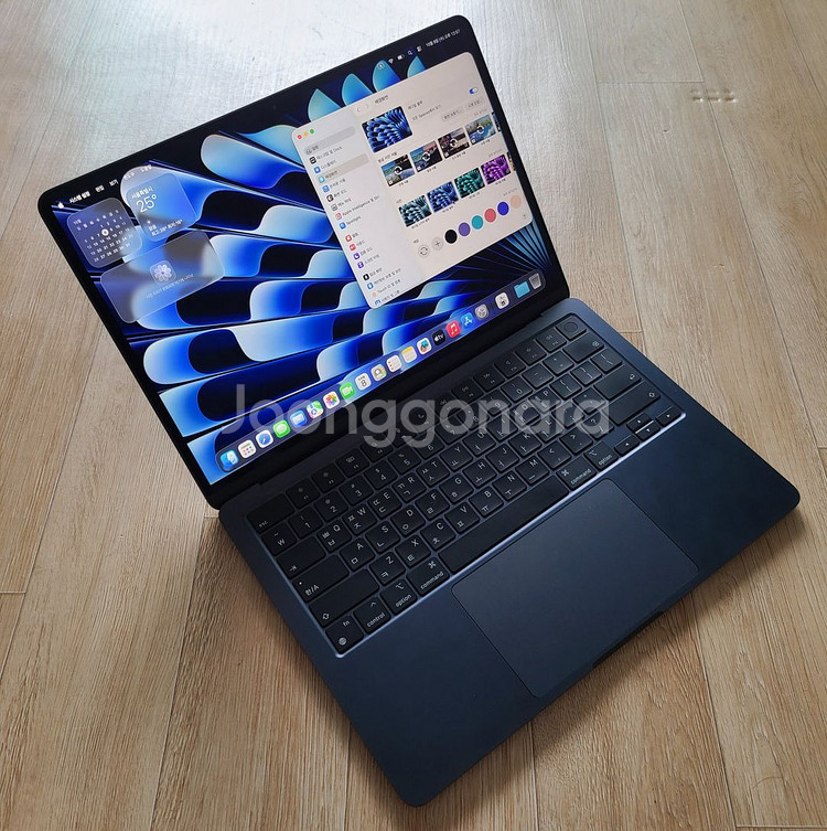 부산 맥북에어M2 8GB / 256GB 배터리98% 팝니다.--4