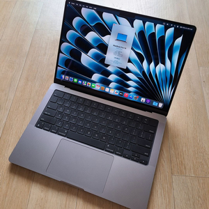 부산 맥북프로M3 14인치 16GB/512GB 배터리92% 팝니다.