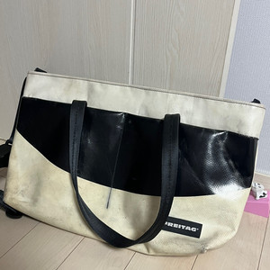 프라이탁 스털링 흰검 민트택 보유/ 프라이탁 토트백 / 프라이탁 숄더백 / 민트택 달려있음 / 프라이탁 크로스백