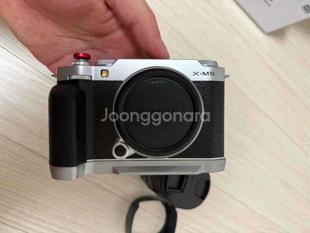 후지필름 x-m5 실버 바디 판매합니다--1