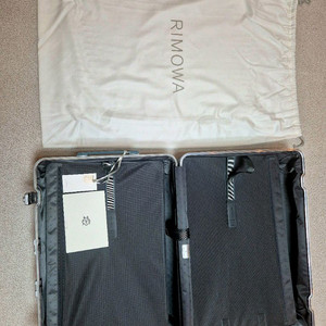 리모와 하이브리드 체크인 캐리어 새상품