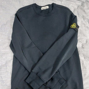 급쳐스톤아일랜드 맨투맨 L 정품 싸게팔아요