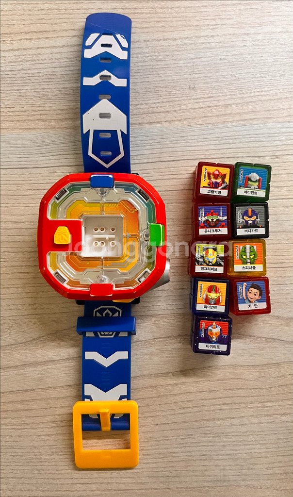 헬로카봇 시계 1개(작동x), 큐브9개--0