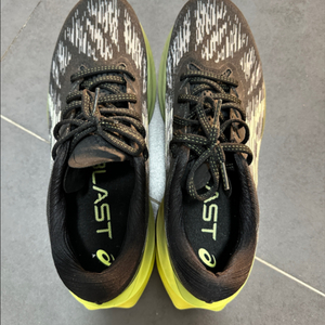 새제품 아식스 노바블라스트3운동화 265mm