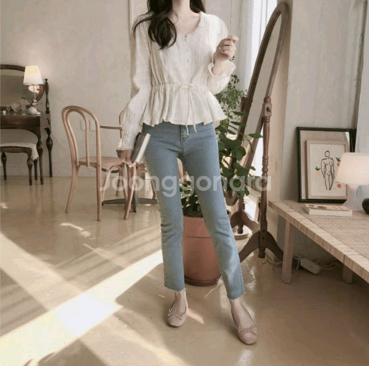 브이넥 콩단추 린넨 프릴 레이스 리본 블라우스 / 핫핑 리리앤코 육육걸즈 아뜨랑스 쇼퍼랜드 피터앤웬디 프리티영띵--6