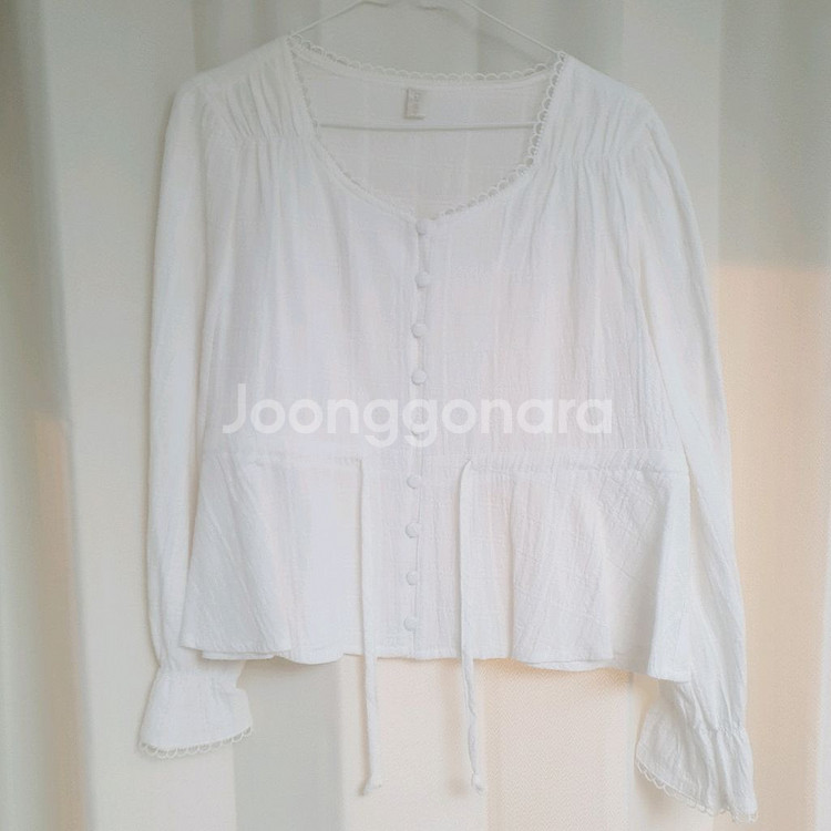 브이넥 콩단추 린넨 프릴 레이스 리본 블라우스 / 핫핑 리리앤코 육육걸즈 아뜨랑스 쇼퍼랜드 피터앤웬디 프리티영띵--8