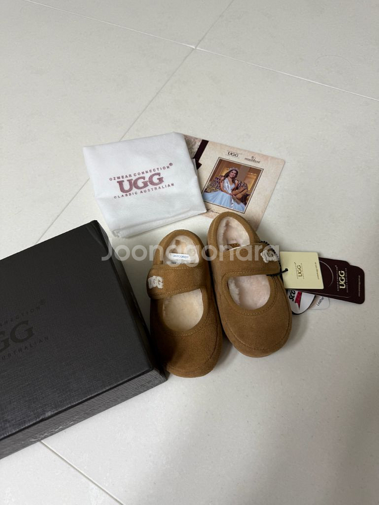 어그 메리제인 체스트넛 5/6 145사이즈 새상품--0