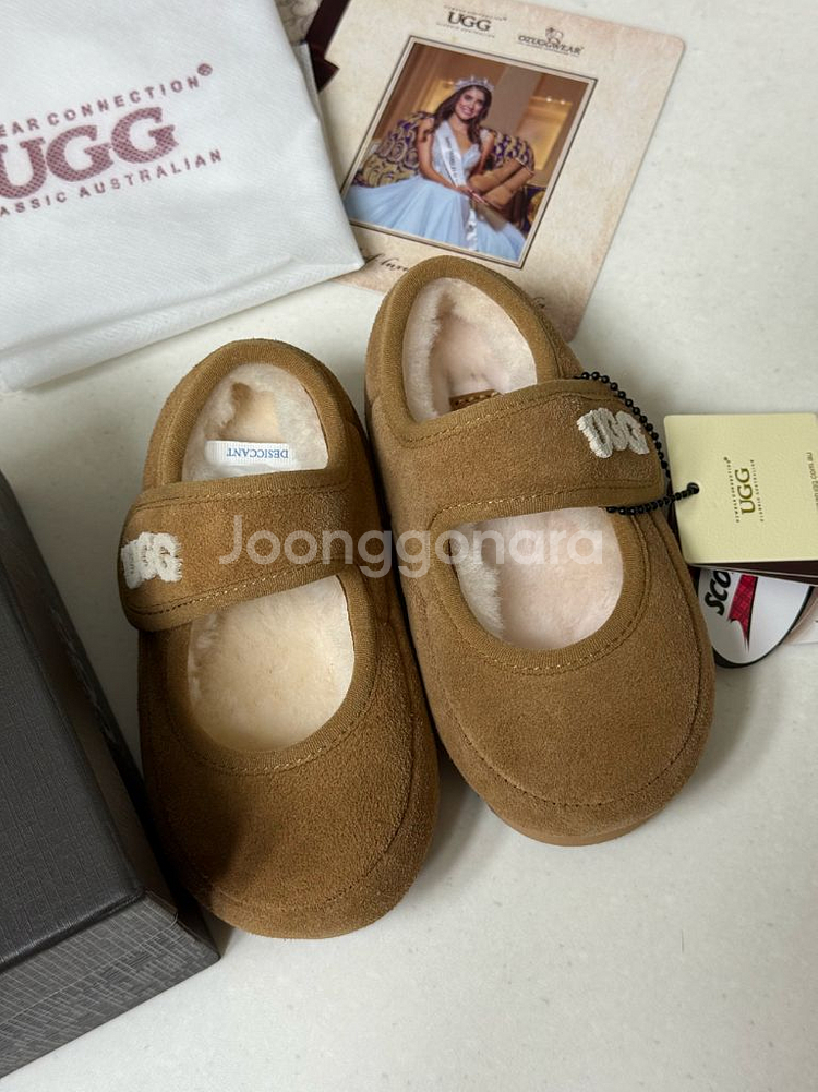 어그 메리제인 체스트넛 5/6 145사이즈 새상품--1