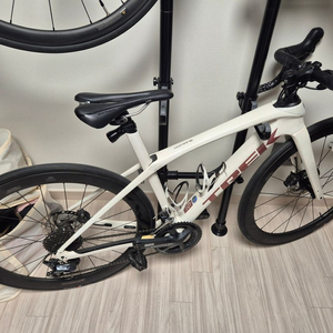 트렉 treck 로드자전거 도마니sl6 카본 +아비아브휠 팝니다 이미지