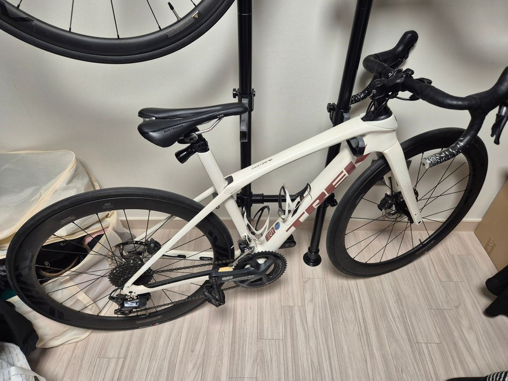 트렉 treck 로드자전거 도마니sl6 카본 +아비아브휠 팝니다 이미지