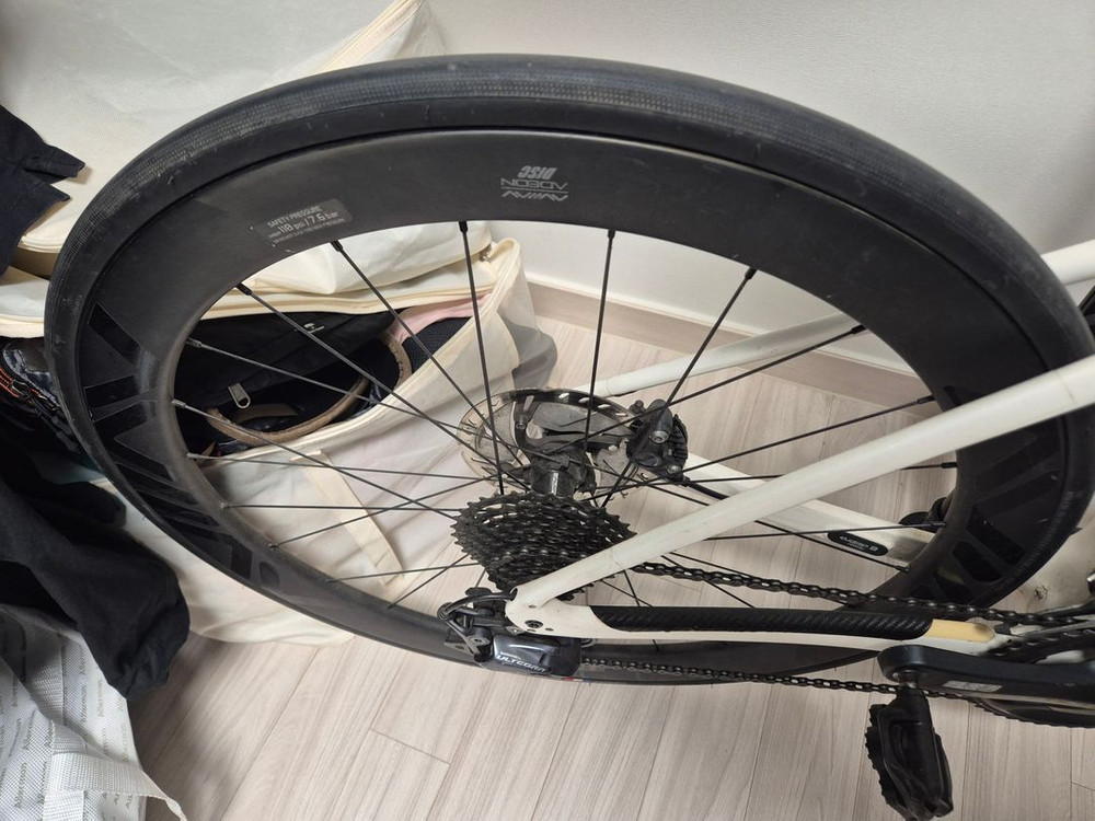 트렉 treck 로드자전거 도마니sl6 카본 +아비아브휠 팝니다 이미지