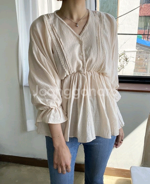 새상품) 퓨어다 브이넥 린넨 밴딩 레이스 프릴 여신 블라우스 / 파인땡큐 가내스라 메리어라운드 체리코코 아뜨랑스--1