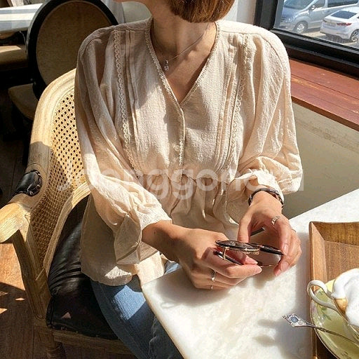 새상품) 퓨어다 브이넥 린넨 밴딩 레이스 프릴 여신 블라우스 / 파인땡큐 가내스라 메리어라운드 체리코코 아뜨랑스--2