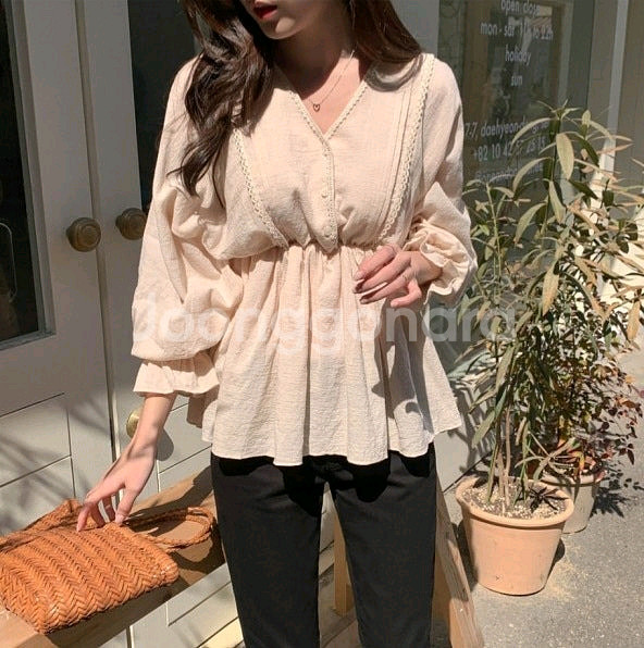 새상품) 퓨어다 브이넥 린넨 밴딩 레이스 프릴 여신 블라우스 / 파인땡큐 가내스라 메리어라운드 체리코코 아뜨랑스--4
