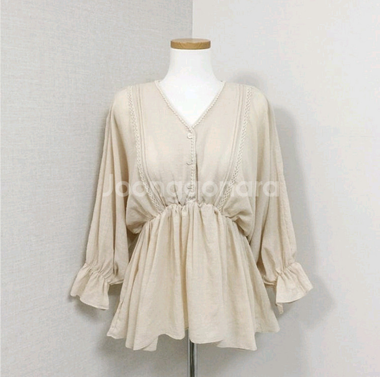 새상품) 퓨어다 브이넥 린넨 밴딩 레이스 프릴 여신 블라우스 / 파인땡큐 가내스라 메리어라운드 체리코코 아뜨랑스--9