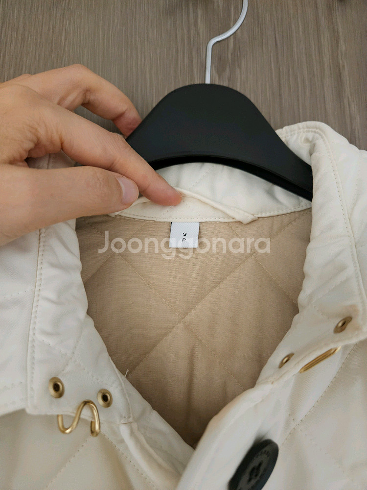 버버리 퀼팅 자켓--1