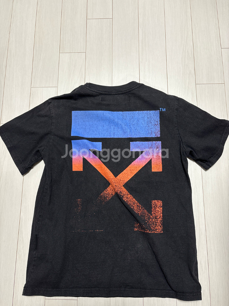 오프화이트 반팔 티쇼츠--2