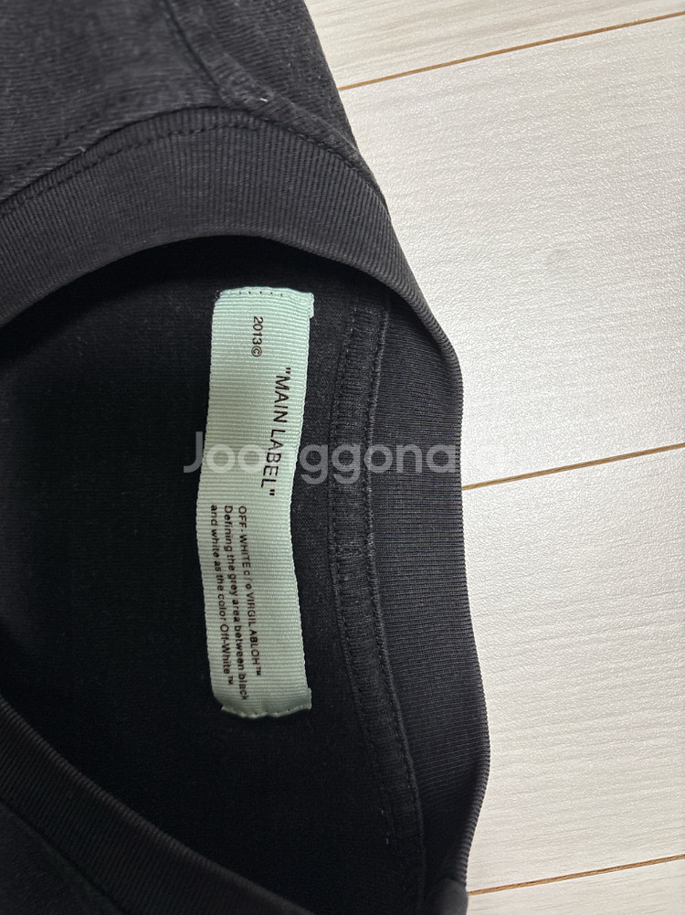 오프화이트 반팔 티쇼츠--3