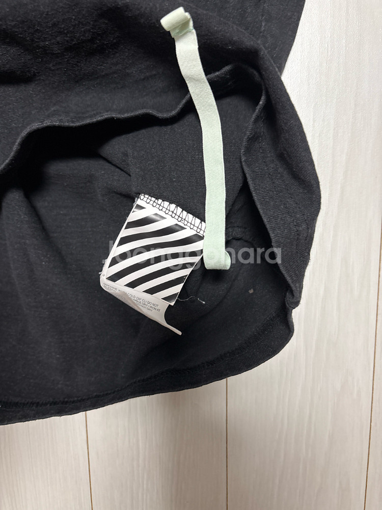 오프화이트 반팔 티쇼츠--4