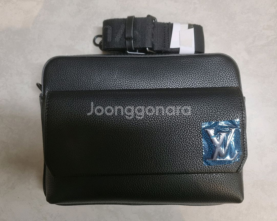 (새상품)루이비통 남성 크로스백--0