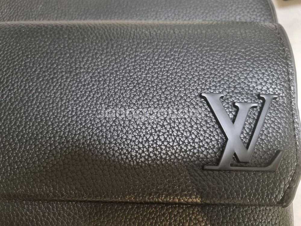 (새상품)루이비통 남성 크로스백--4