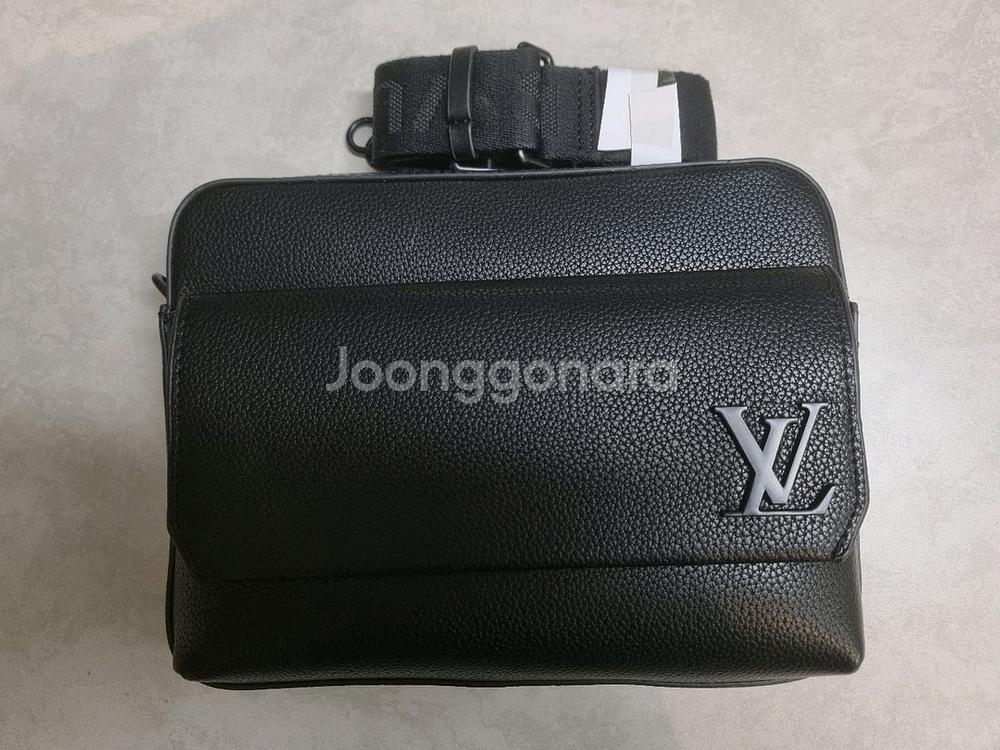 (새상품)루이비통 남성 크로스백--1