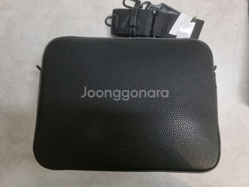 (새상품)루이비통 남성 크로스백--5