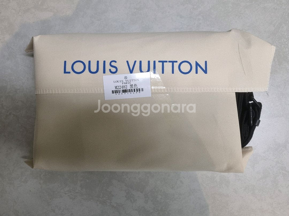 (새상품)루이비통 남성 크로스백--8