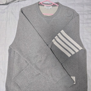 정품 톰브라운 사선완장 그레이 맨투맨 6사이즈 급처