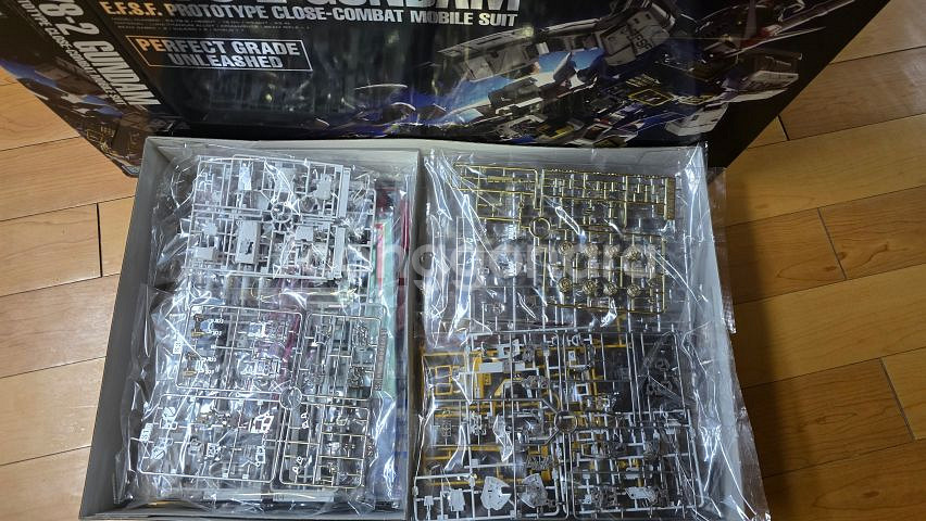 PG 언리쉬드 건담 반다이 건프라 프라모델--1