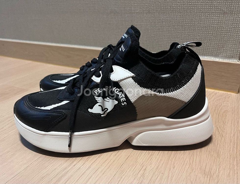 미착용 새제품 택포 ) 파리게이츠 여성골프화 250 사이즈--1