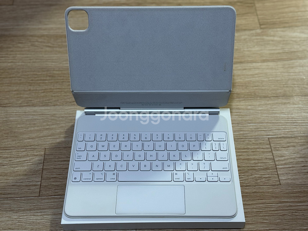 애플 아이패드 매직키보드 11인치 화이트--1