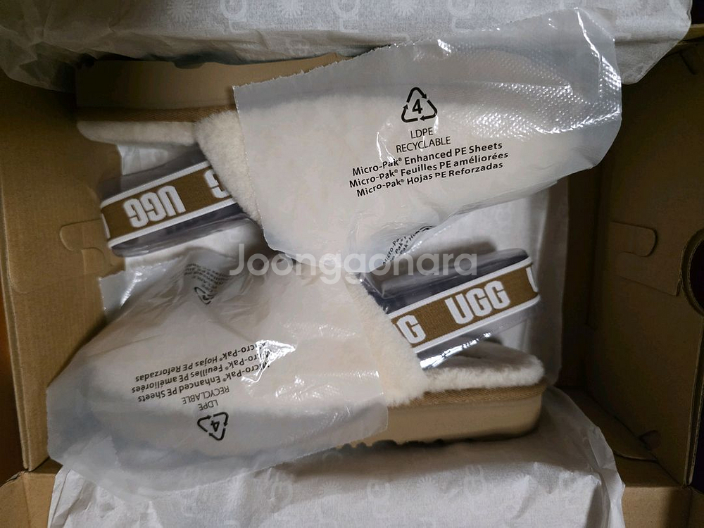 정품 미국 어그 플러프 예 클로그 빅키즈 5 새제품--5