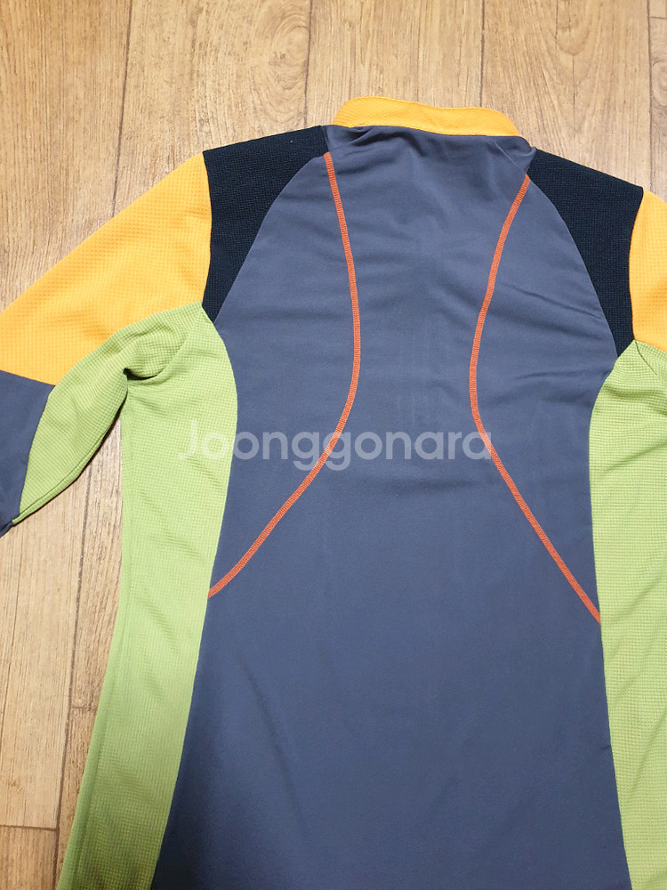 1102 코오롱 아웃도어 반집업 90 사이즈입니다--10