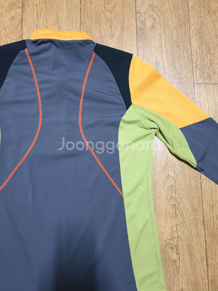 1102 코오롱 아웃도어 반집업 90 사이즈입니다--9