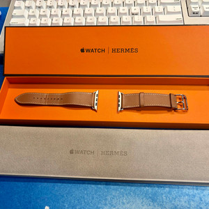 애플워치 에르메스 정품 골드 싱글 투어 가죽 스트랩 판매합니다