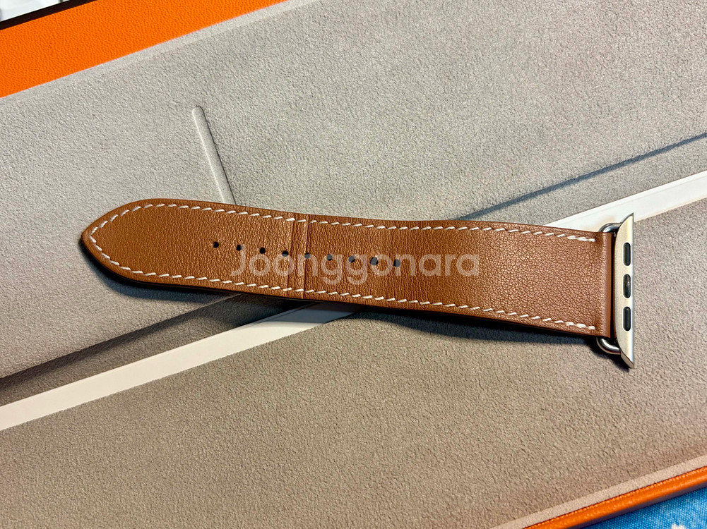애플워치 에르메스 정품 골드 싱글 투어 가죽 스트랩 판매합니다--4