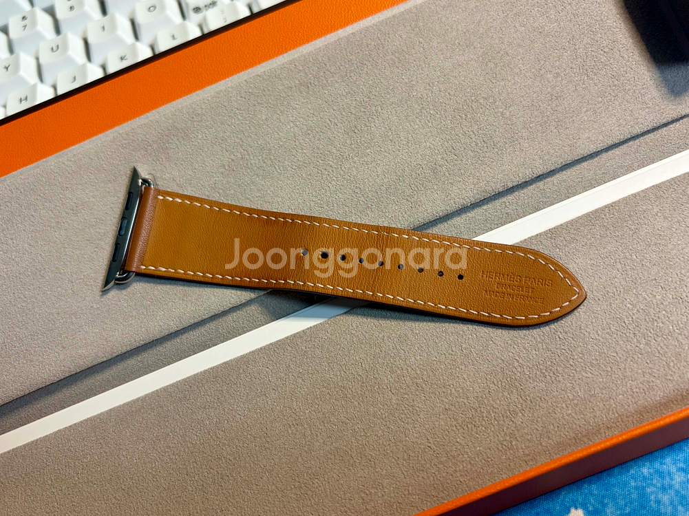 애플워치 에르메스 정품 골드 싱글 투어 가죽 스트랩 판매합니다--5