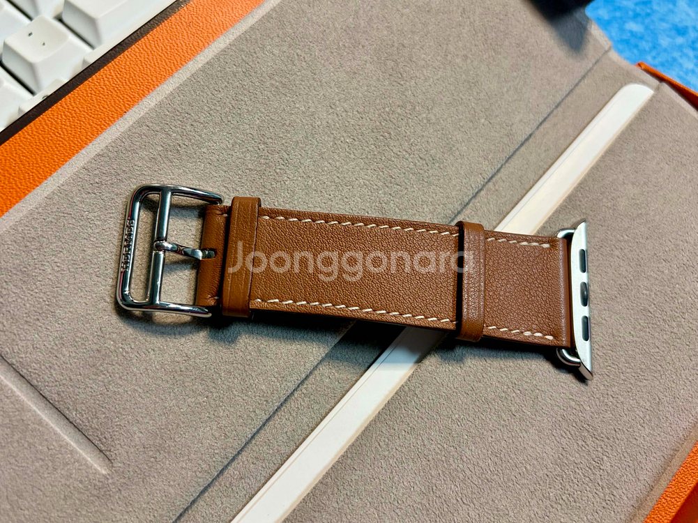 애플워치 에르메스 정품 골드 싱글 투어 가죽 스트랩 판매합니다--2