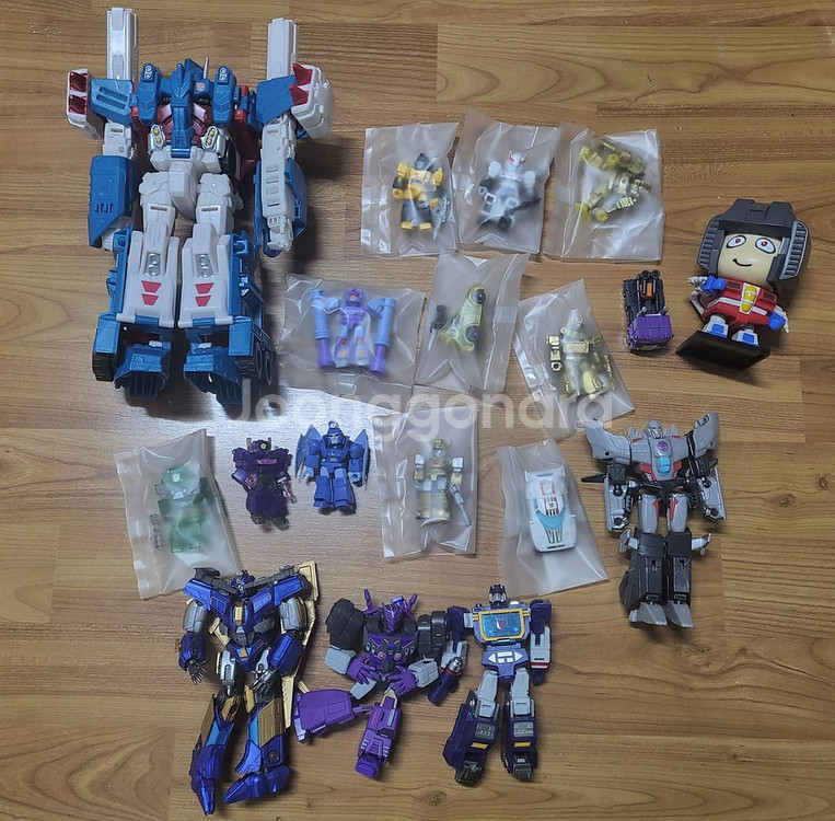 트랜스포머 제품들 몇 가지 판매합니다. 블로키, 해즈브로, 팬즈토이즈 등.--0