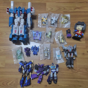 트랜스포머 제품들 몇 가지 판매합니다. 블로키, 해즈브로, 팬즈토이즈 등.