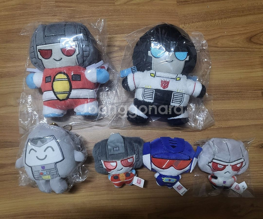 트랜스포머 제품들 몇 가지 판매합니다. 블로키, 해즈브로, 팬즈토이즈 등.--1