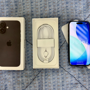 아이폰16 블랙 128GB 풀박스 정상해지 공기계 iphone 17 프로 맥스 화이트 갤럭시Z폴드7 화이트
