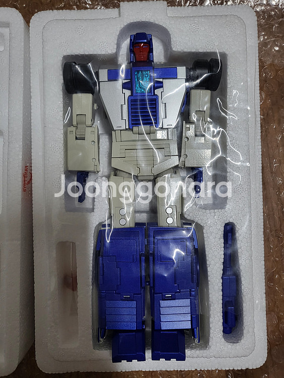 트랜스포머 제품들 몇 가지 판매합니다. 블로키, 해즈브로, 팬즈토이즈 등.--5