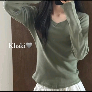 에이블리 교신 카키색 기본 긴팔 브이넥 이너티