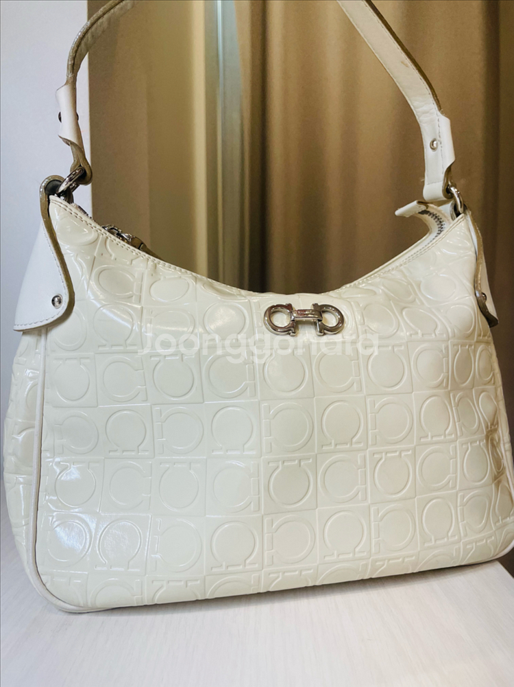 페라가모 간치니 숄더백--0