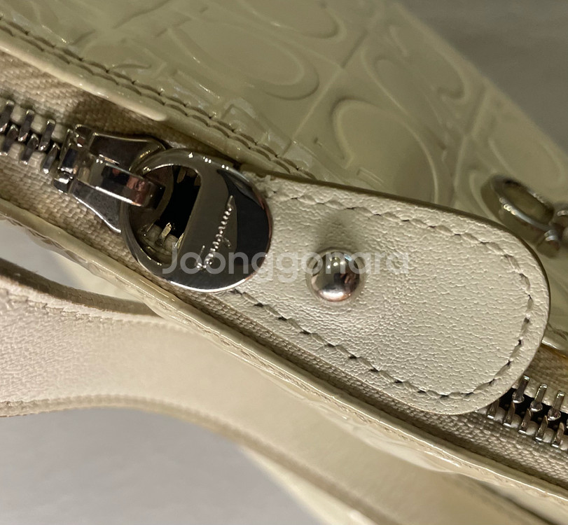 페라가모 간치니 숄더백--3