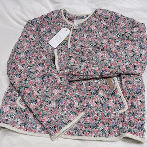 써스데이아일랜드 꽃자수 퀼팅자켓