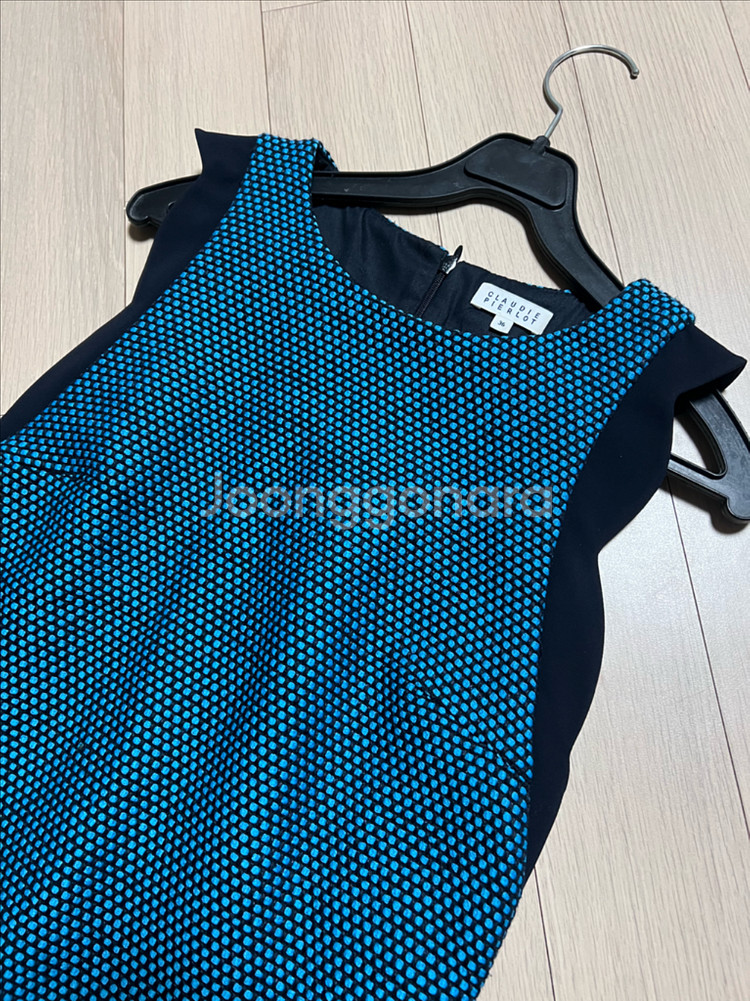 끌로디피에로 물결 스캘럽 민소매 원피스 나시 블루 하객룩 트위드 마쥬산드로--11