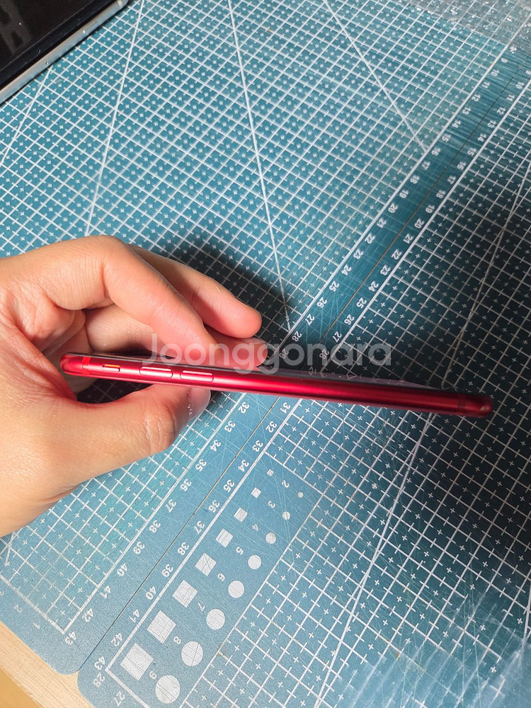 개인 아이폰 SE2 64GB 레드 (76%) 판매합니다.--3